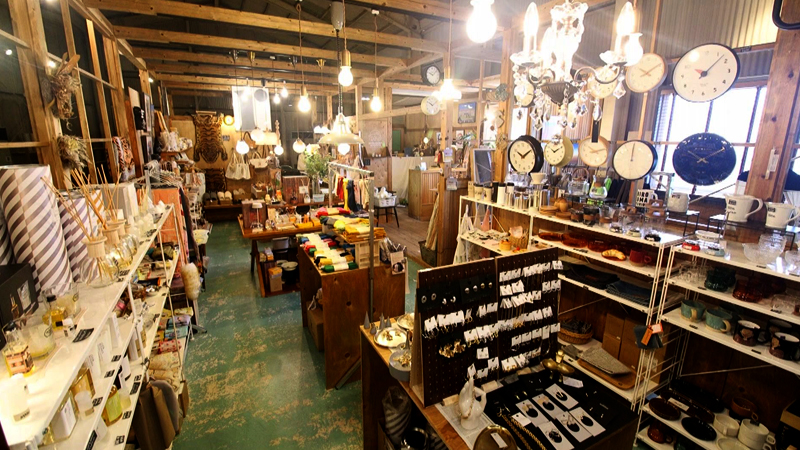 シロクマインテリア　ショップオーナー古川光輝さん